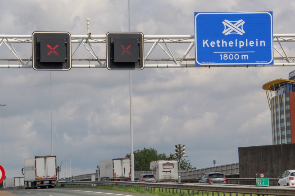 Flinke file door ongeval in Beneluxtunnel