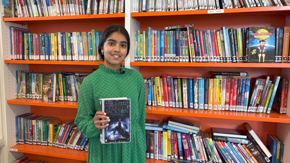 ‘Ik moest er gewoon voor gaan’: Jayshri (11) is voorleeskampioen van het jaar