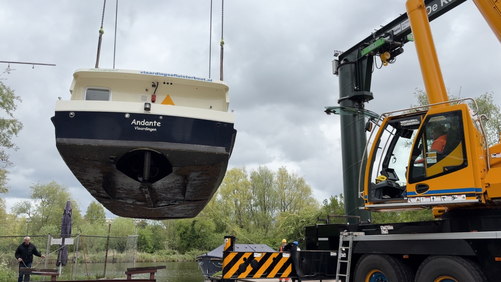 Accu’s van de Vlaardingse fluisterboot na meer dan 15 jaar vervangen