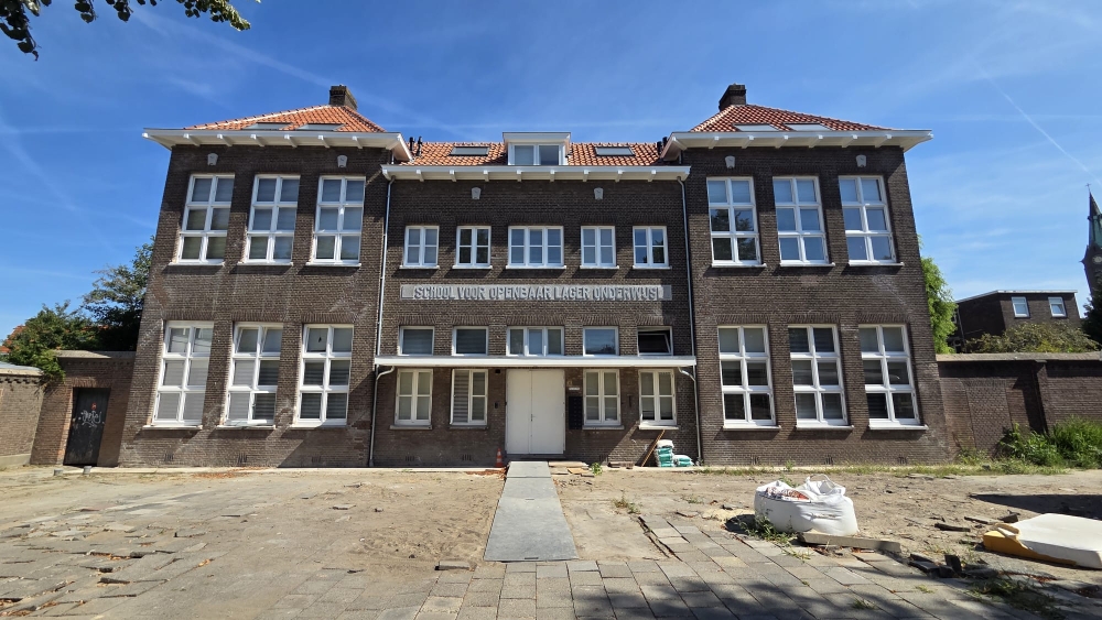 Door wie wordt het voormalig schoolgebouw in Vlaardingen bewoond?