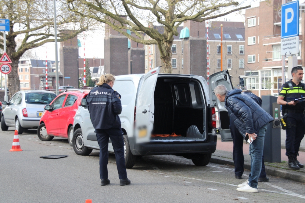 Het busje stond netjes geparkeerd op de Nieuwe Haven