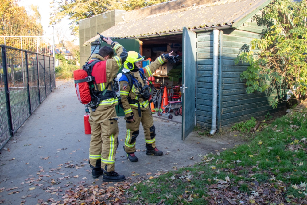 Rook uit speelhok bij basisschool Vlaardingen na harde knal