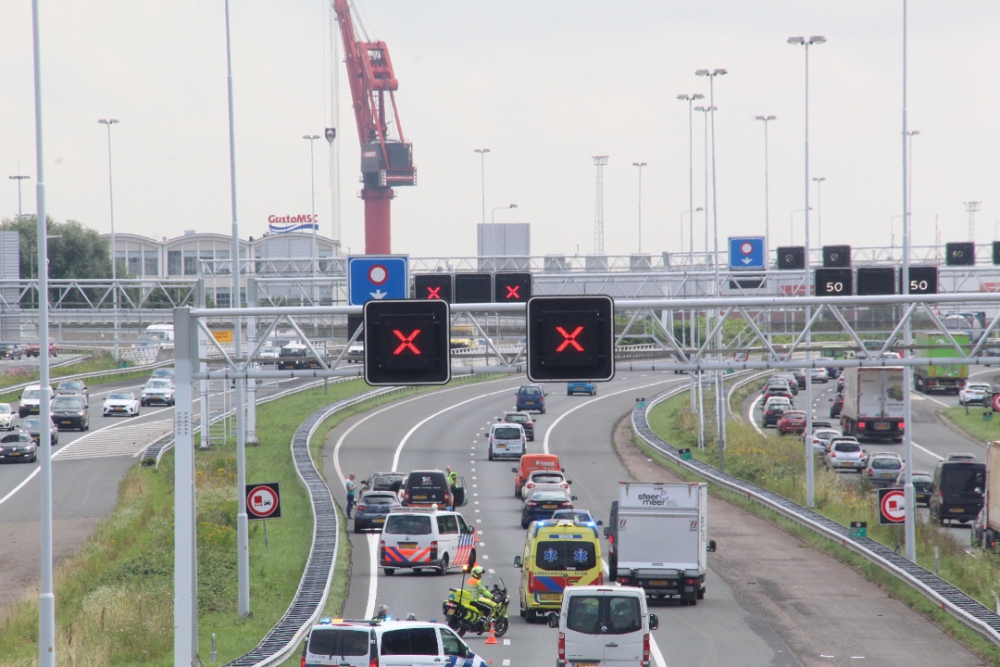 Ongeval bij Beneluxtunnel: één gewonde en lange files