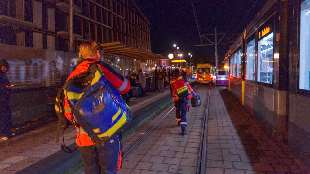 Steekpartij op Stationsplein Schiedam, man gewond naar ziekenhuis