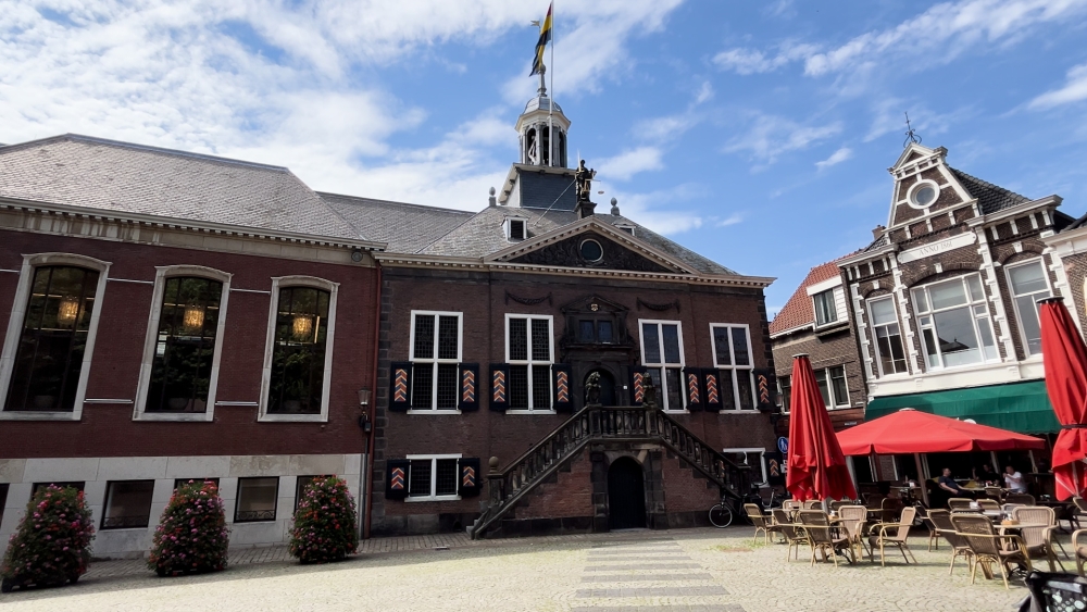 Kijkje nemen in het centrum van de macht: rondleidingen in stadhuis Vlaardingen
