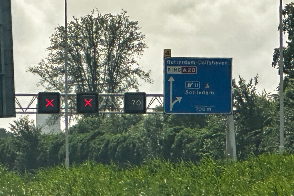 Lange file op A20 ter hoogte van Schiedam door aanrijding