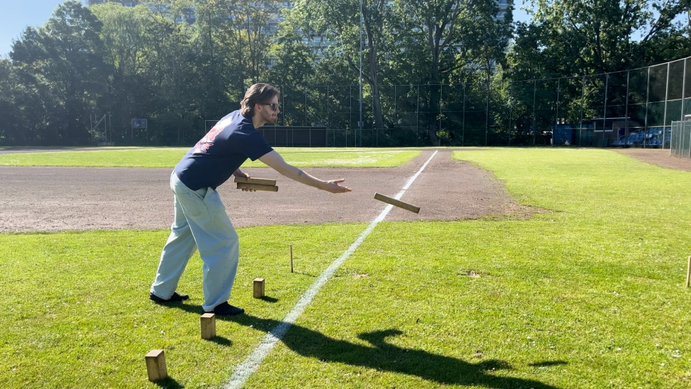 Vlaardings Kubbtoernooi keert terug: ‘Iedereen kan een stok gooien’
