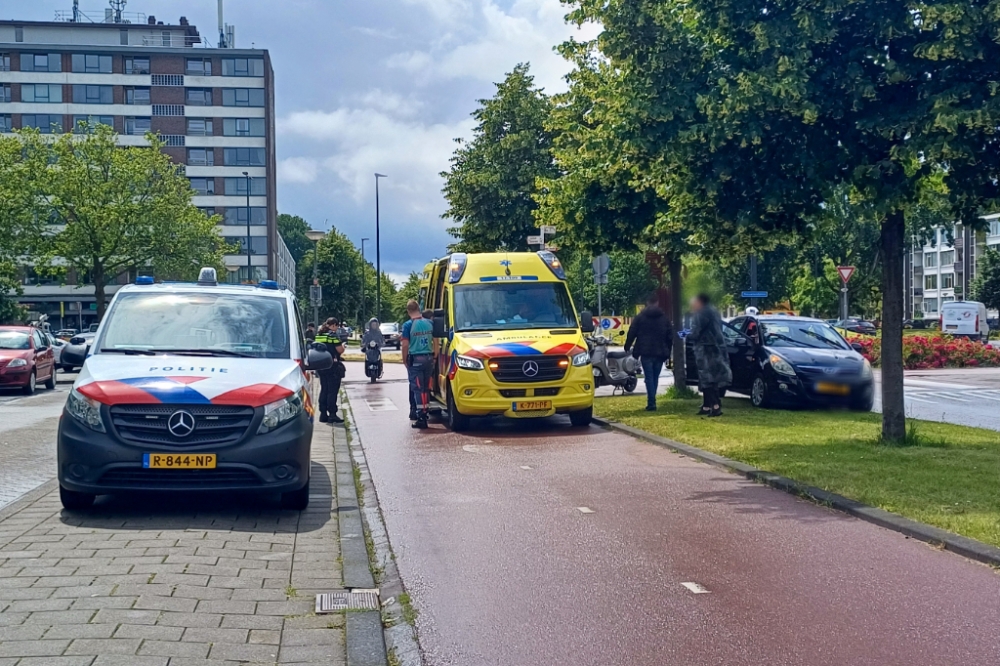 Scooterrijder raakt gewond bij aanrijding met auto op berucht plein