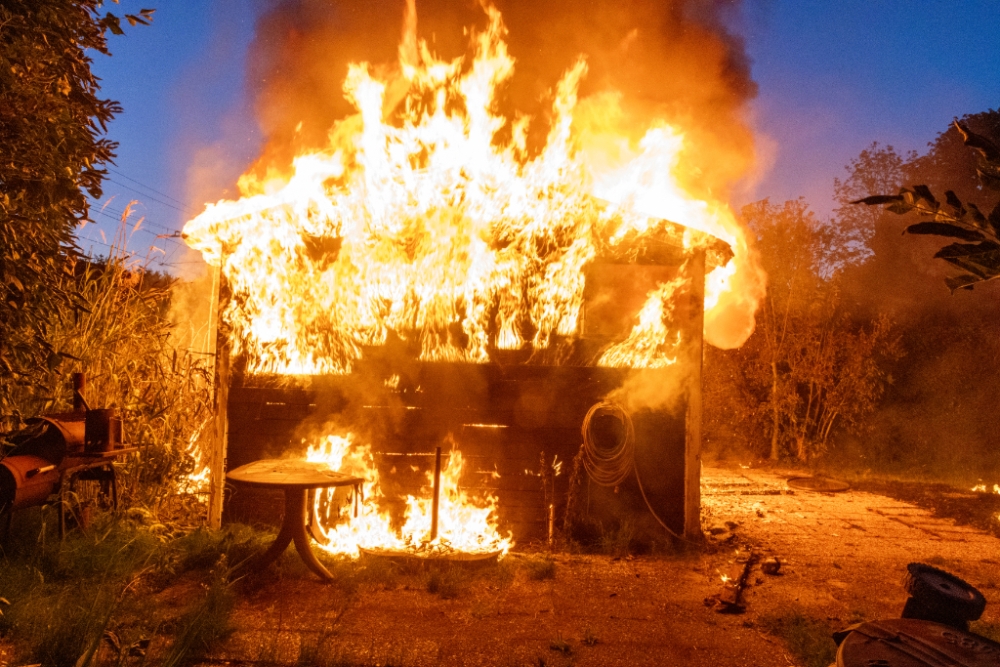 Tuinhuisjes uitgebrand bij Vijfsluizen, tweede brand in een maand