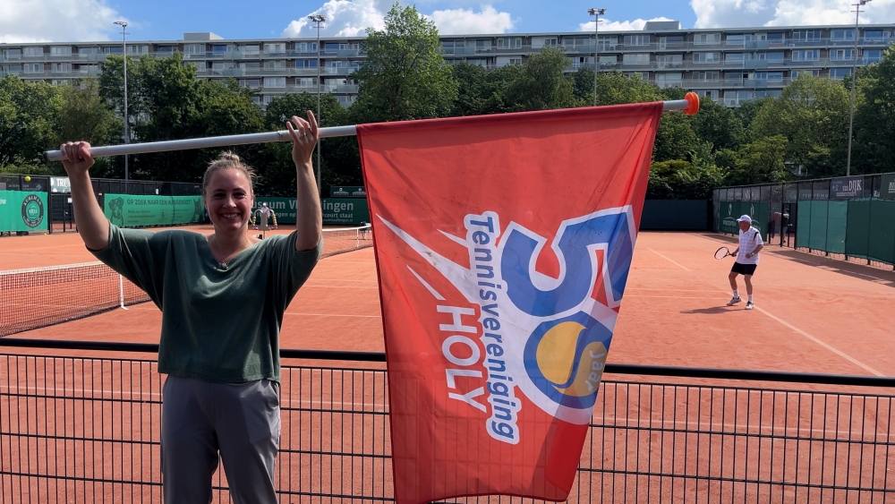 Vlaardingse tennisclub krijgt jubileumcadeau: rekening van twintigduizend euro