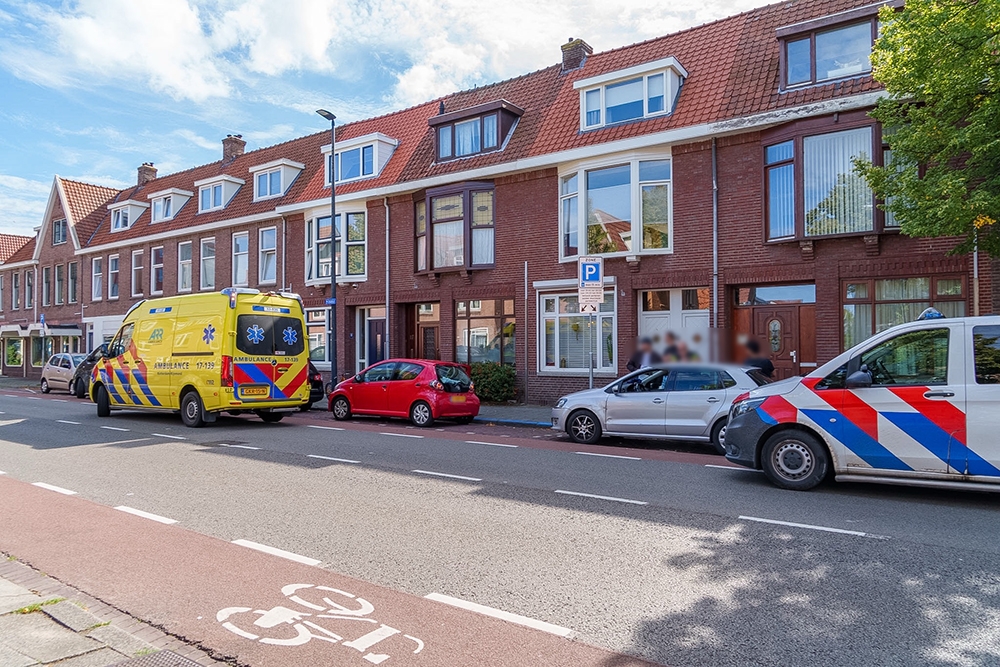 Vrouw klaagt over nekpijn na botsing tussen twee auto's