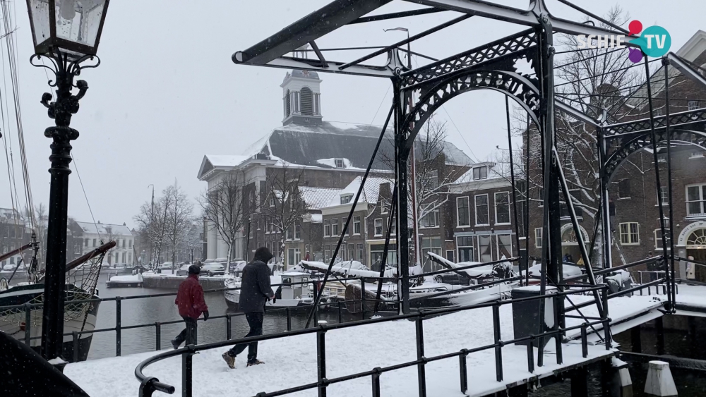 Sneeuwbeelden uit Schiedam: van langlaufen tot vogels voeren