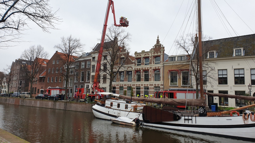 Brandweer rukt uit naar de Lange Haven