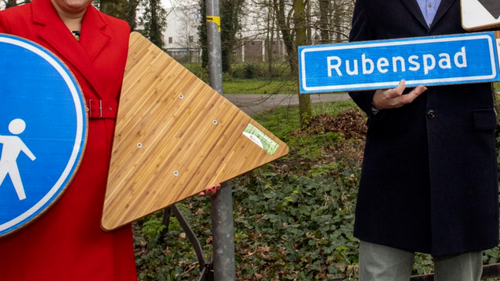 Schiedamse proef met bamboe verkeersborden