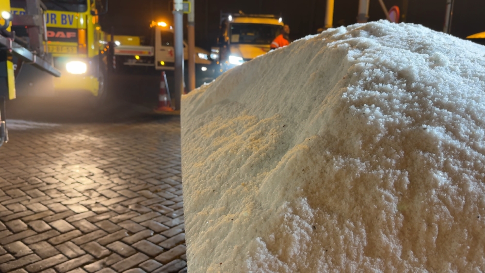 Meer dan 500 ton strooizout gebruikt op wegen en fietspaden in Vlaardingen en Schiedam
