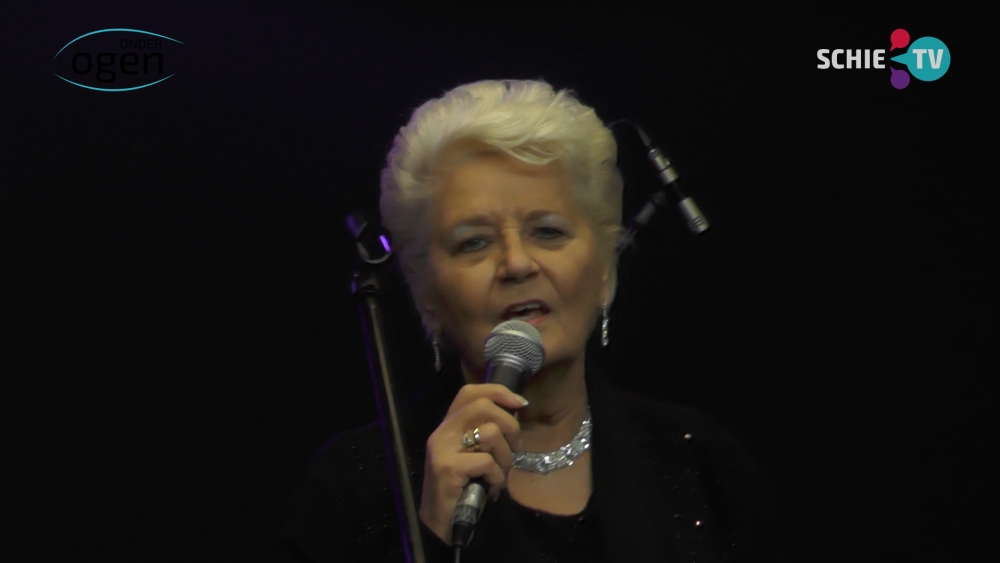 Rita Young zingt La Palmas