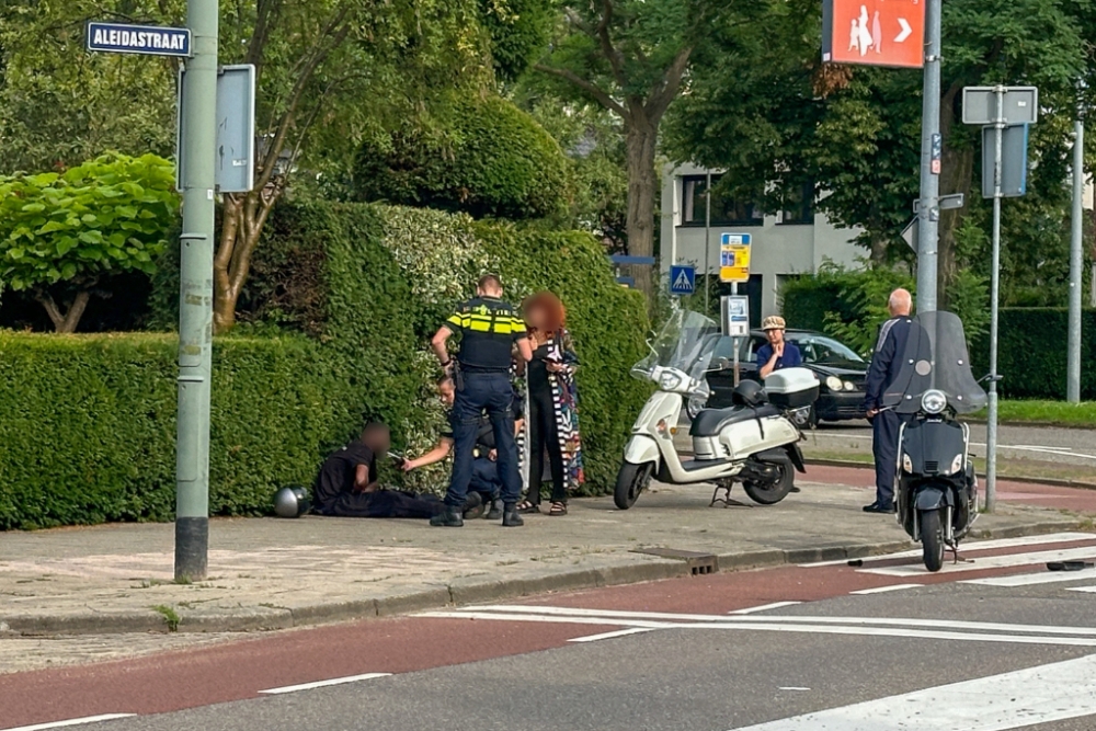 Scooterrijder gewond bij aanrijding met auto