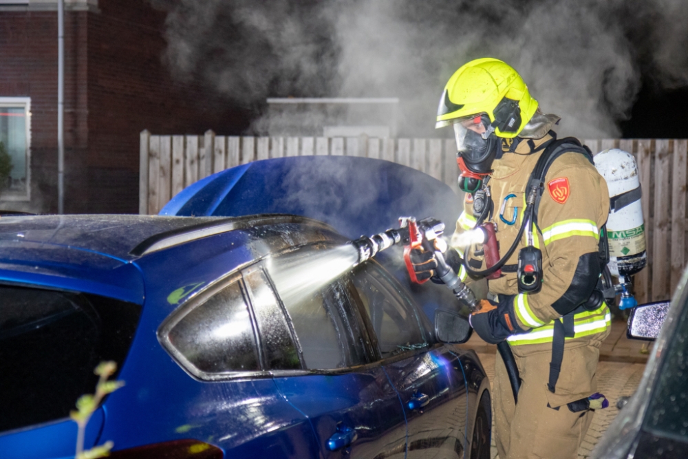 Auto in brand gestoken in Schiedam