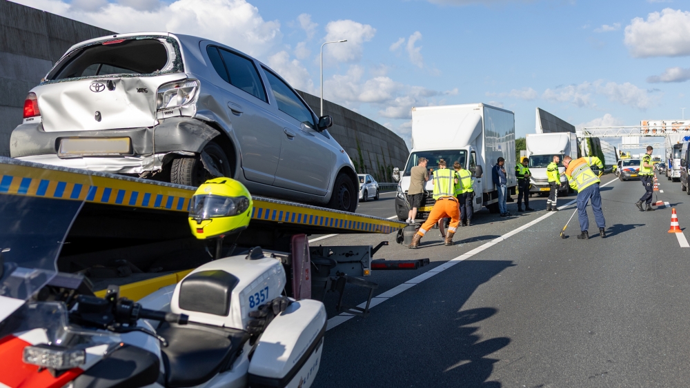 Afsluiting A20 bij Vlaardingen richting Schiedam door botsing