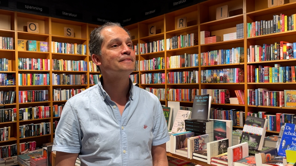 Boekhandel Post Scriptum viert 25-jarig jubileum: ‘Het hoort echt bij Schiedam’