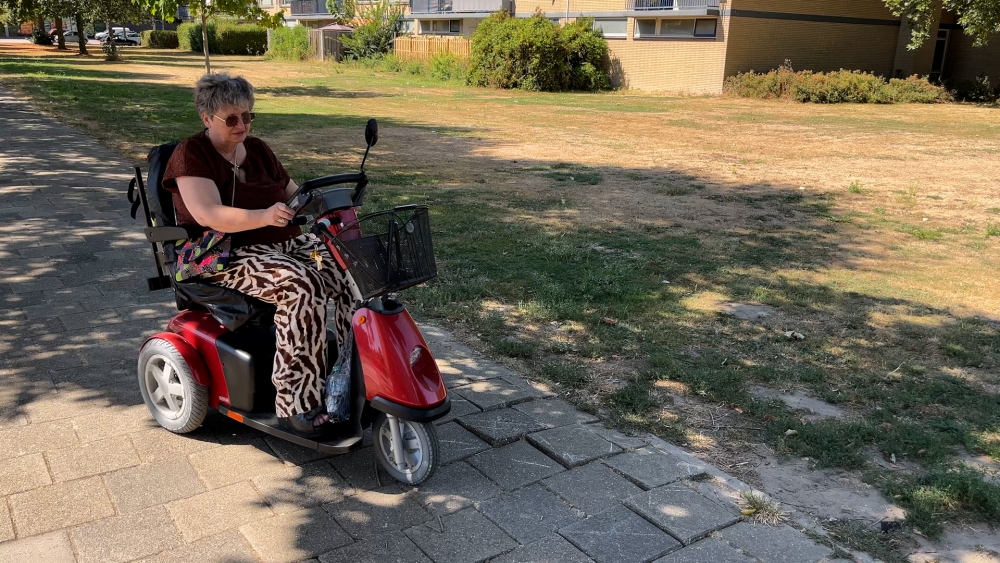 Bewoners Groenoord zijn klaar met ‘schots en scheve’ bestrating