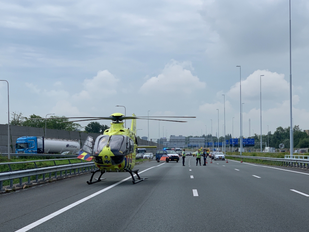 A4 bij Schiedam enige tijd dicht voor landing traumahelikopter