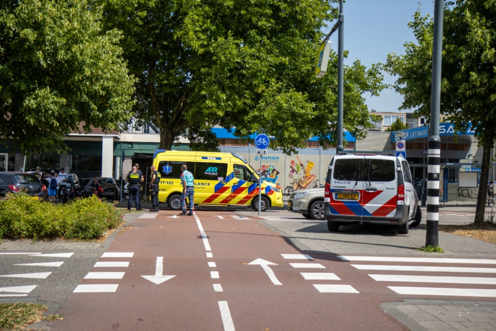 Elektrische stepbestuurder aangereden op Nieuwlandplein na zwaaien naar bekende