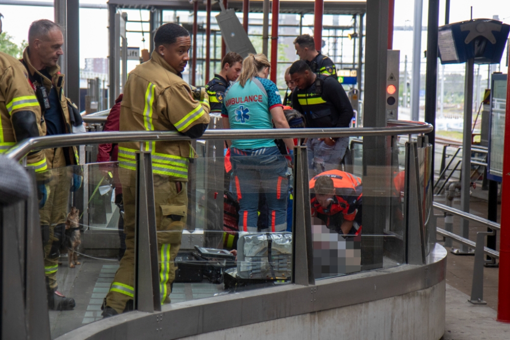 Man ernstig gewond na val op Station Schiedam Centrum
