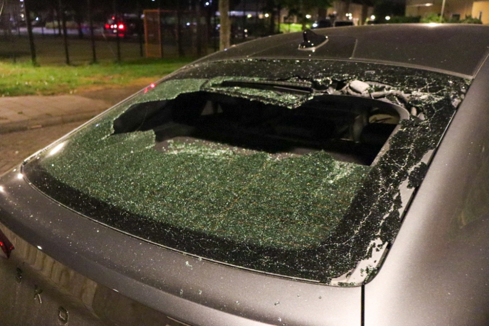 Woede na vernielde auto&#039;s: &#039;Hij stond op het dak van onze cabrio te rammen&#039;