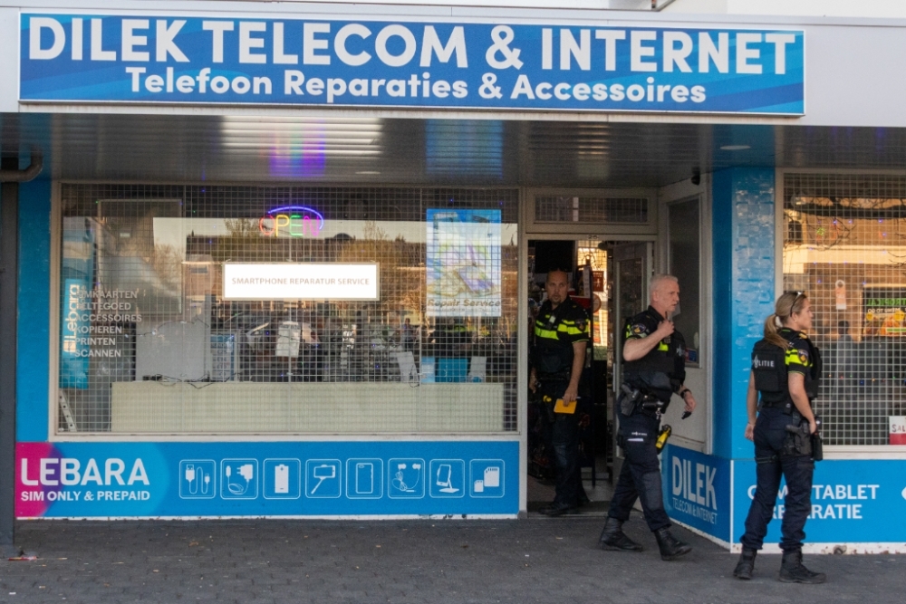 Met revolver werd winkel aan Vlaardingse Reigerlaan overvallen: ‘We gaan geld maken’