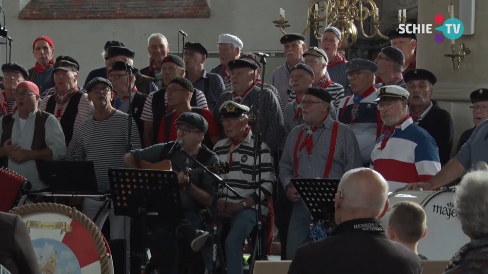 Schiedams Shantykoor Stuurloos in de Grote Kerk