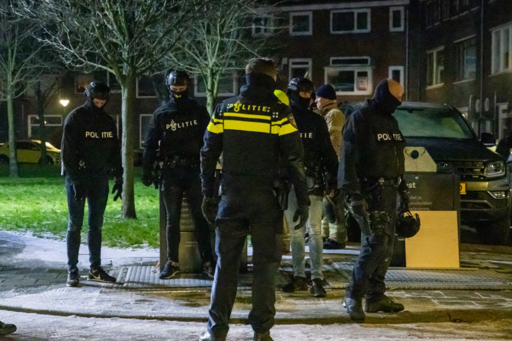 Politie aangevallen na melding geluidsoverlast in Vlaardingen: &#039;agenten vreesden voor hun leven&#039;