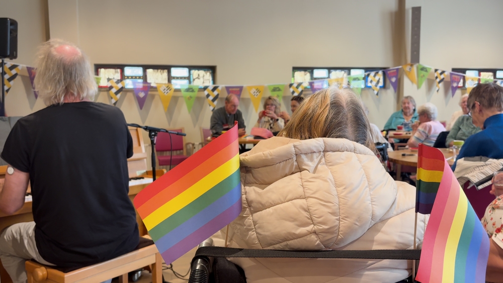 Speciale regenboogvoorstelling voor ouderen met verhalen over liefde en acceptatie