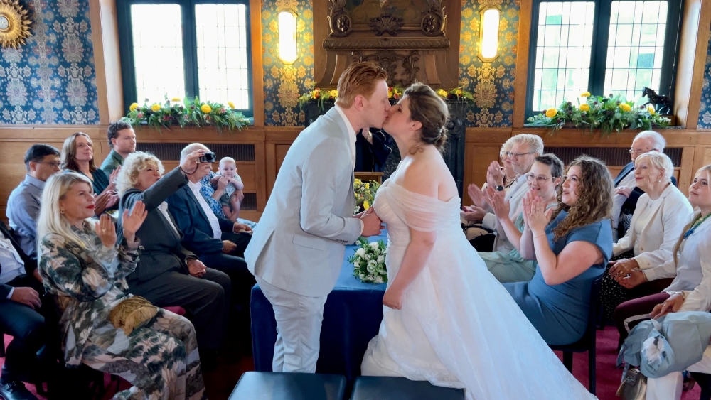 Een dag lang huwelijksmarathon in Schiedam: 21 koppels trouwen binnen 15 minuten