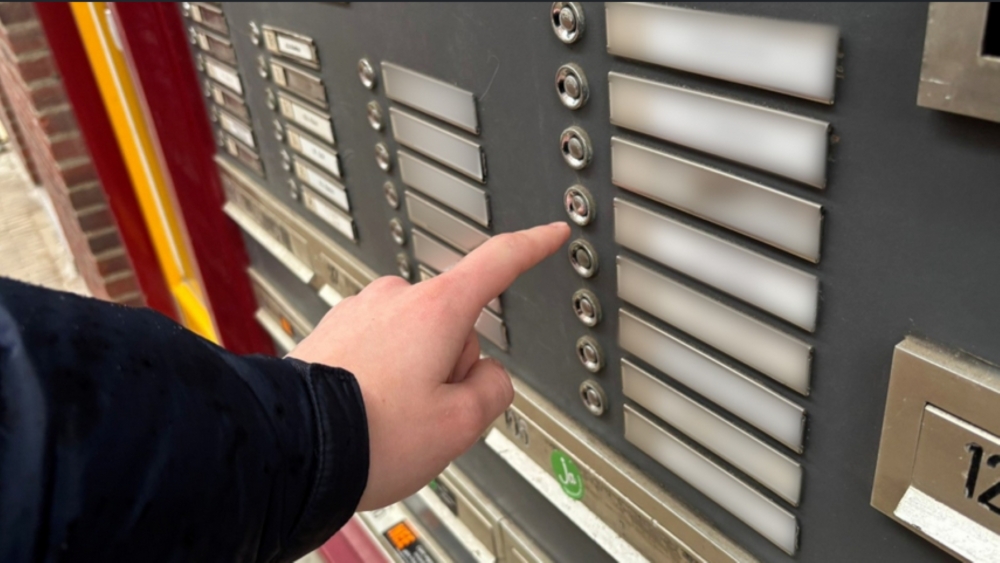 Vier verdachten uit Schiedam en Rotterdam opgepakt voor nepagentenoplichting