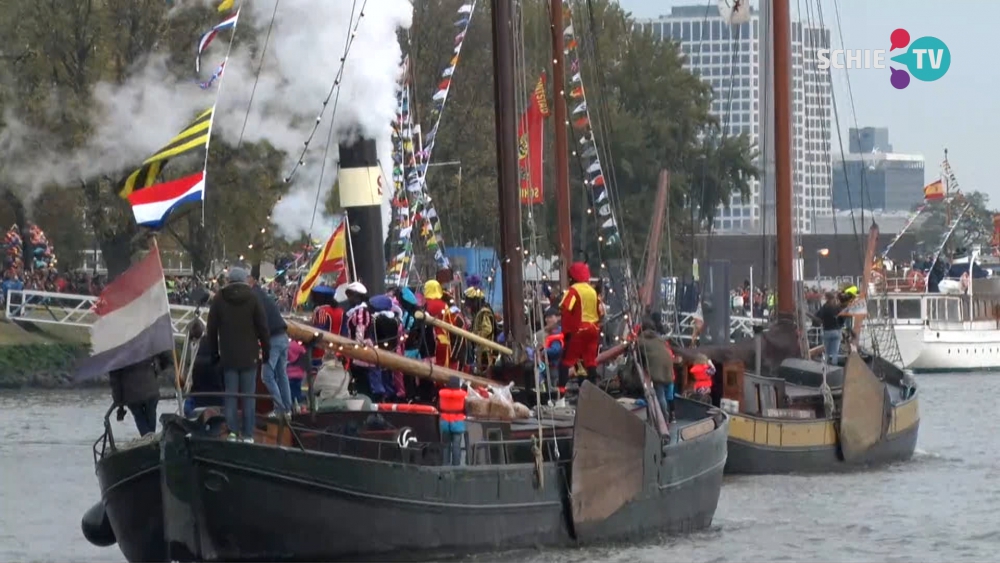 Sinterklaas aangekomen op het Hoofd in Schiedam