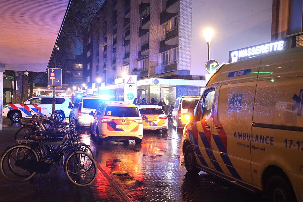Hulpdiensten rukken massaal uit voor melding schietpartij in Vlaardingen-Centrum