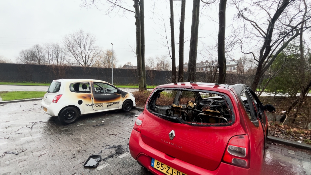 &#039;Ik hoorde ze roepen &#039;díe auto, díe auto!&#039;; jongeren laten spoor van uitgebrande auto&#039;s achter in Schiedam