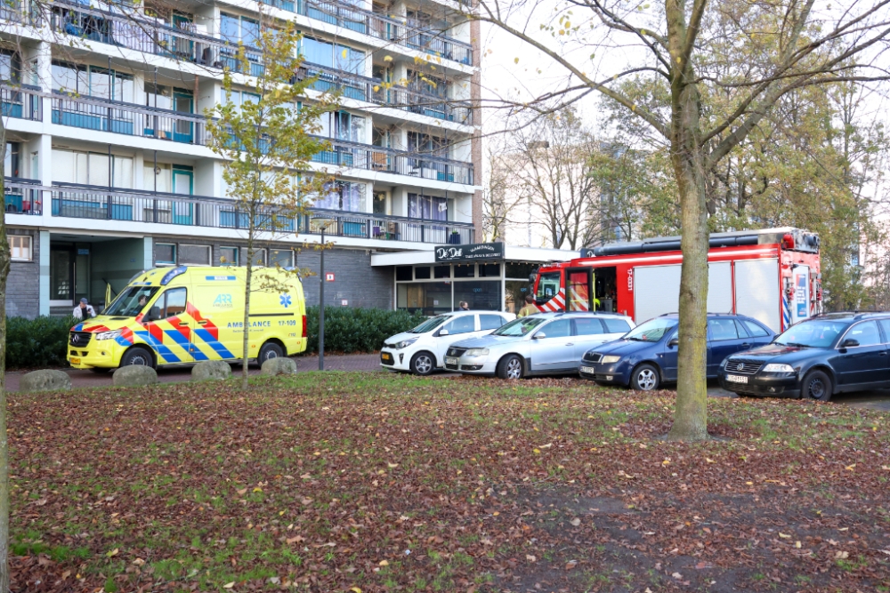 Brand in speel;goedauto zorgt voor rook in Vlaardingse flatwoning
