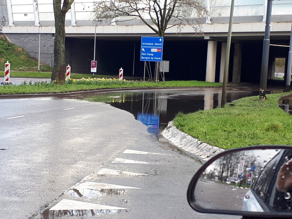 Water op de weg structureel probleem in Schiedam