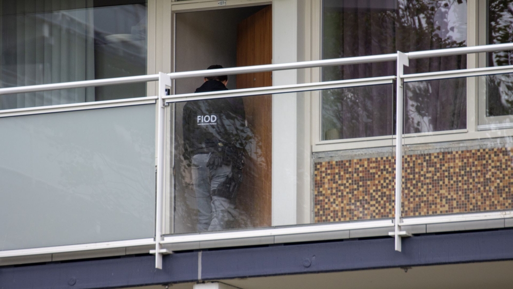 Douane, FIOD en Marechaussee vallen woning binnen aan Lissabonweg