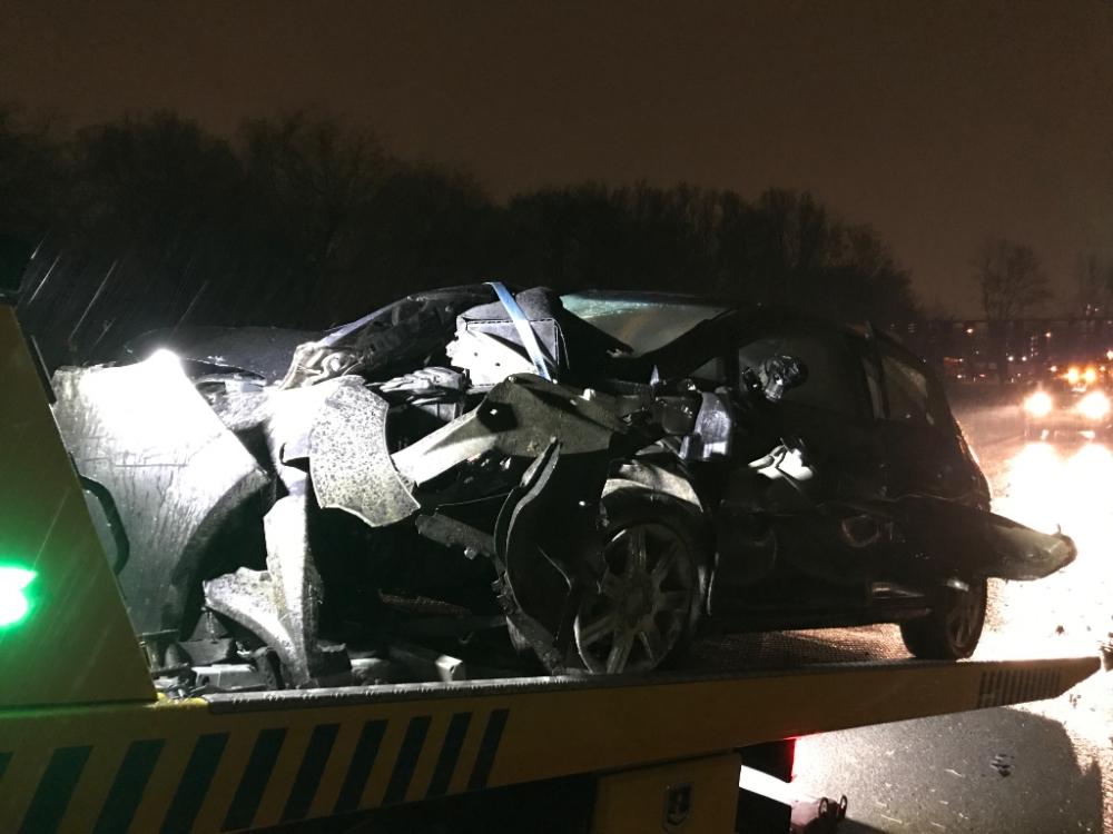 Auto over de kop op de A4 bij Schiedam Noord