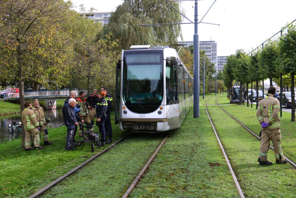 Tram botst op grasmaaier, tramverkeer gestremd