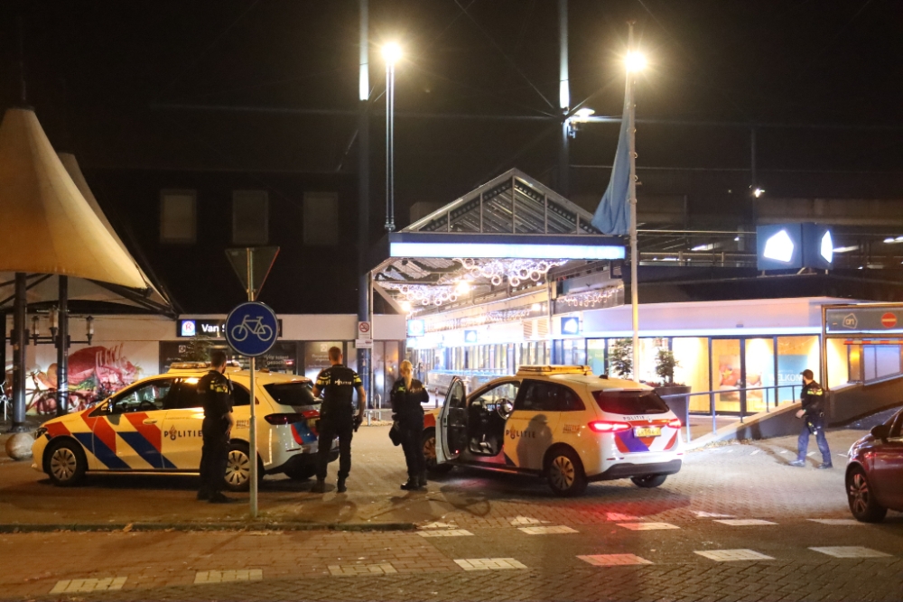 Politie massaal naar winkelcentrum Spaland na schietpartij, twee aanhoudingen