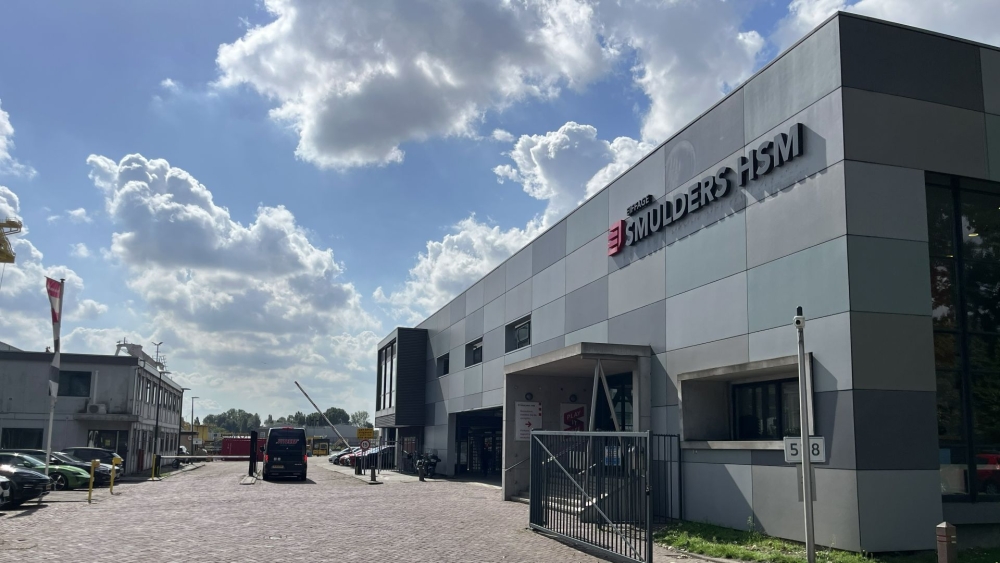 Accu van hijskraan ontploft in het gezicht bij Schiedams staalconstructiebedrijf