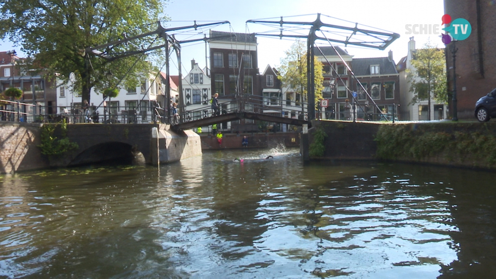 Verslag van de 6 km van de Branderszwemtocht vanuit de Fluisterboot