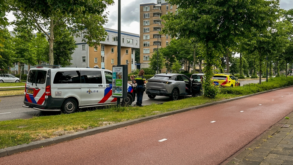 Hulpdiensten ter plaatse voor kop-staartbotsing in Schiedam