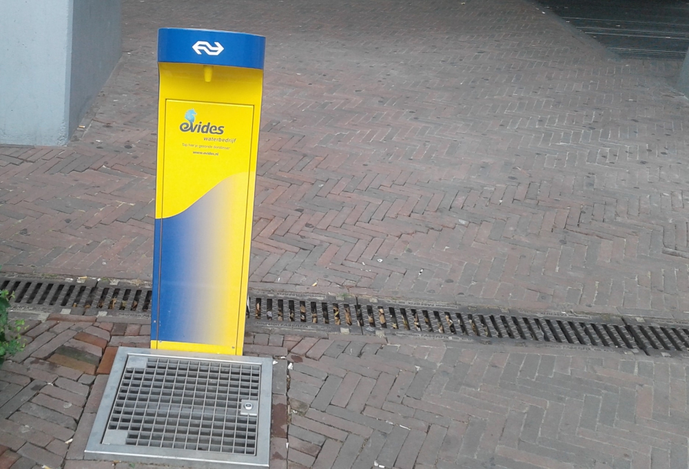 Watertappunt bij station Schiedam Centrum