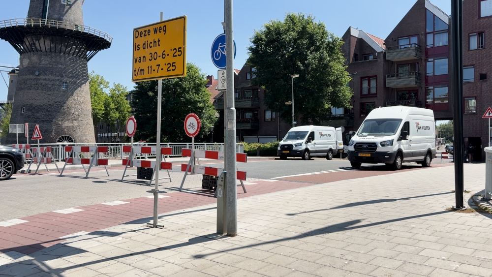 De Spoelingbrug in Schiedam is dicht, maar niemand weet waarom
