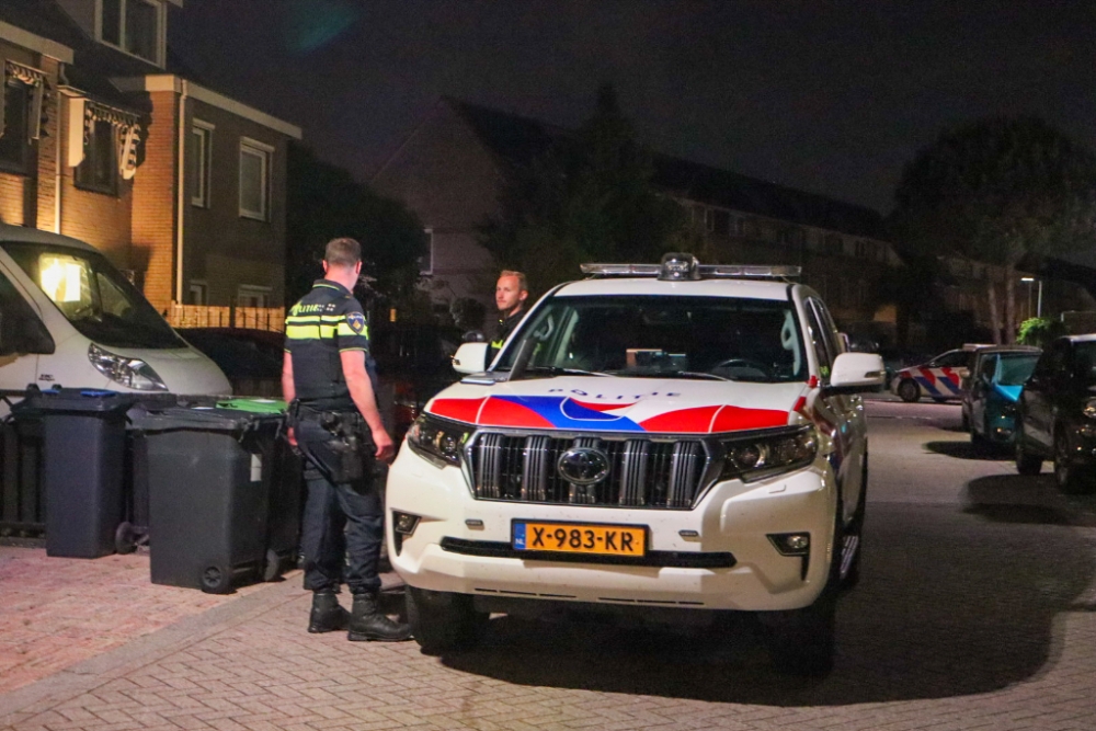 Meerdere politiewagens kwamen ter plaatse na de geweldadigde woningoverval